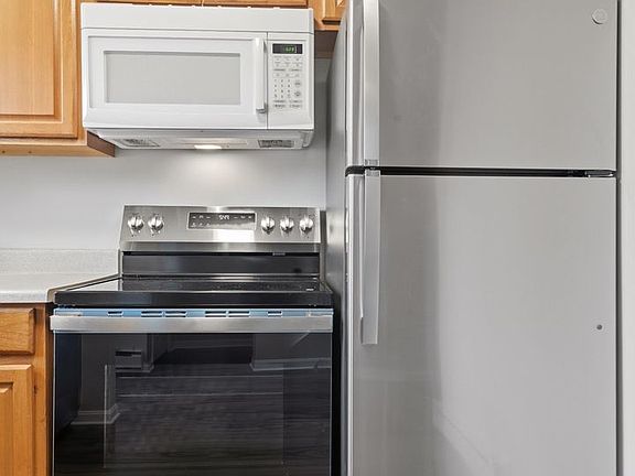 3rd image of 418 Main St APT 5