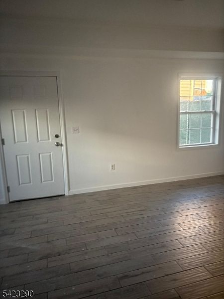 2nd image of 1019 E Grand St