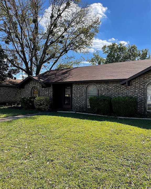 1st image of 2104 Briarwood Dr