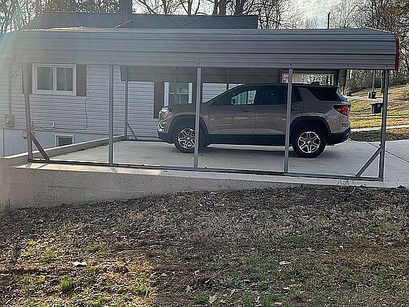 2nd image of 801 Woodlawn Ave SW