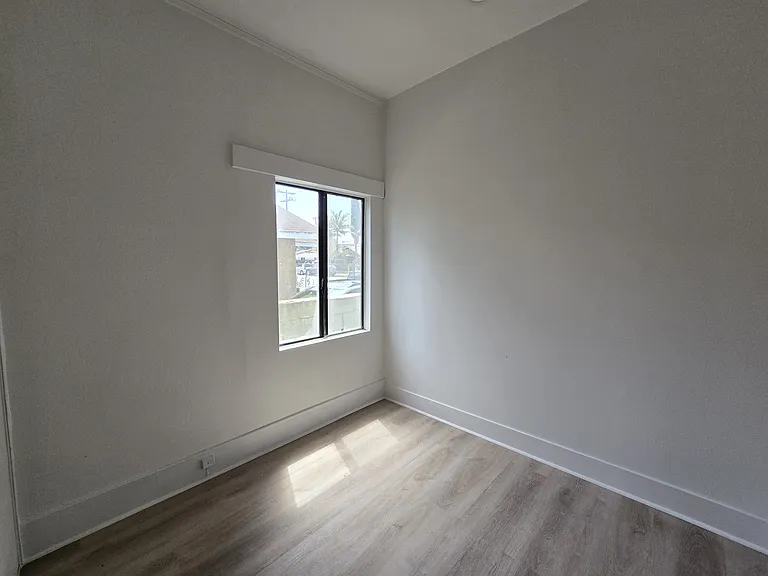 925 W Pine St — Photo 4