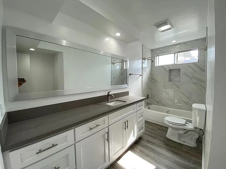 148 S Hayworth Ave #7 — Photo 4
