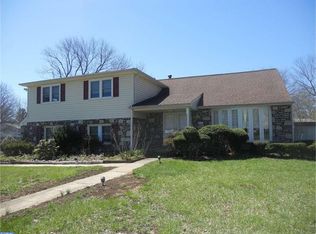 918 Warfield Ln, Huntingdon Valley, PA 19006