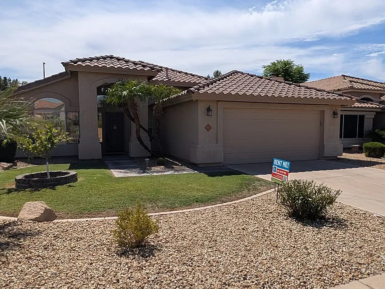 929 N Quail Ln — Photo 2