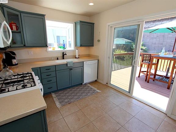 5th image of 3689 Figueroa Dr