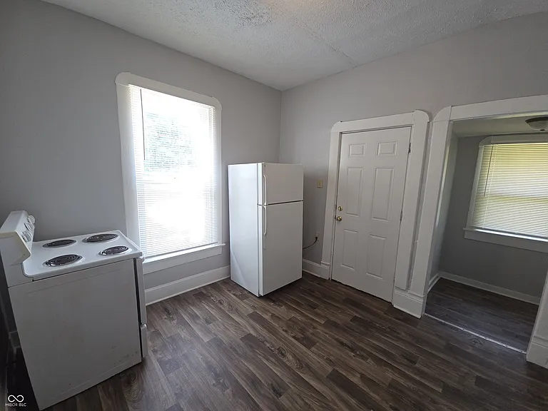 518 W 28th St — Photo 12