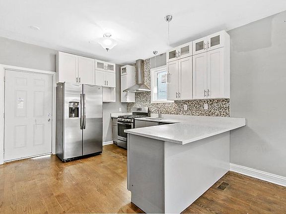 3rd image of 1925 N Saint Louis Ave #1