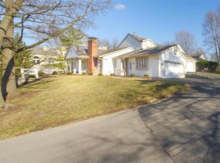 14940 Broadmont Dr, Chesterfield, MO 63017