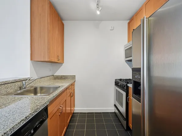 420 West 42nd Street image 8 of 26