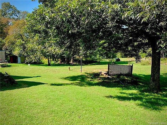 5th image of 909 Hillard Ln