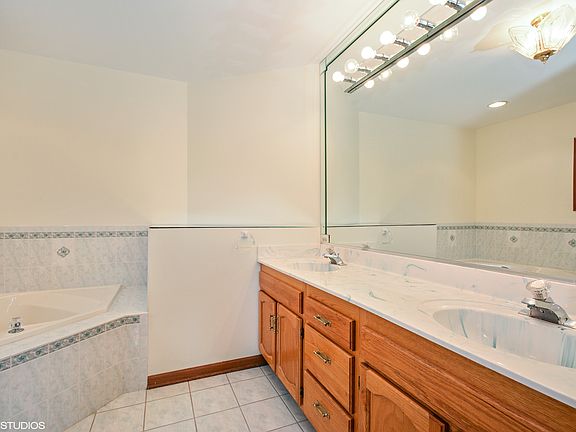 3rd image of 346 Diane Ln