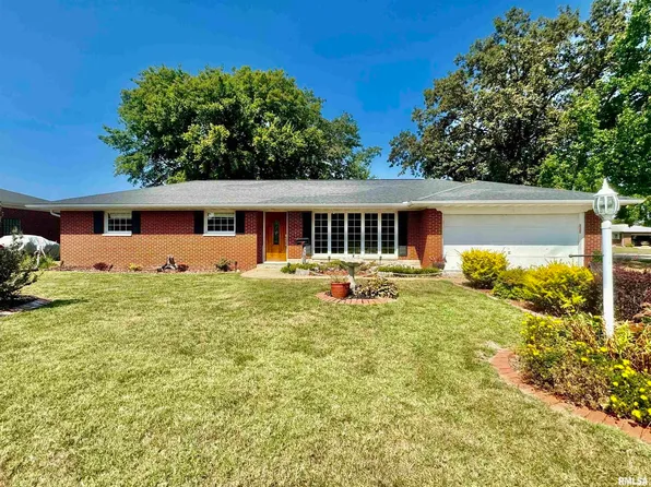 695 N 11th St, Breese, IL 62230