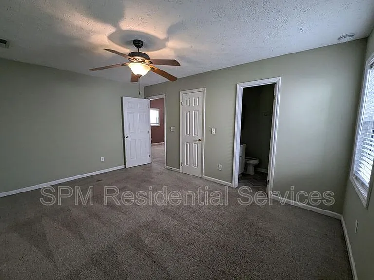 705 Varsity Dr — Photo 10