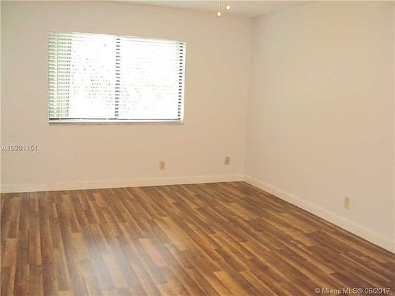 5th image of 310 Lakeview Dr APT 203