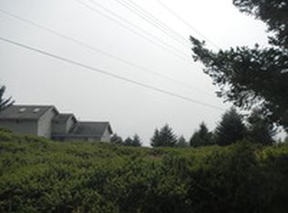 44 Sea Crest Rd, Whitethorn, CA 95589