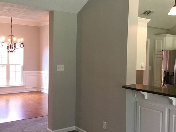 4th image of 1323 Royal Oak St