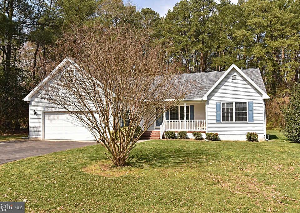 1st image of 11 Deerfield Dr