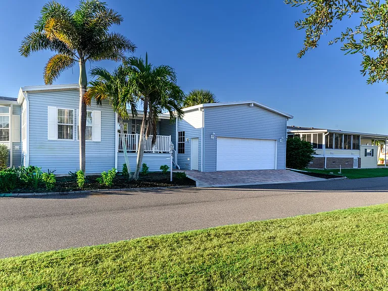 2 Emden Cir — Photo 1