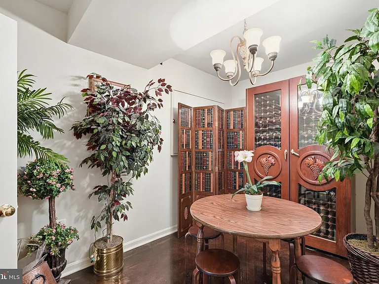 1072 Safa St — Photo 47