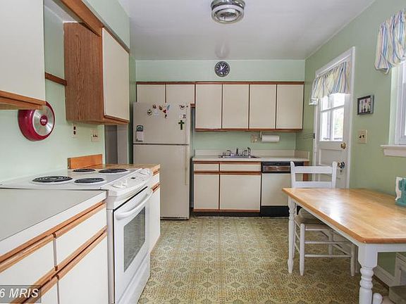 4th image of 7209 Normandy Ln