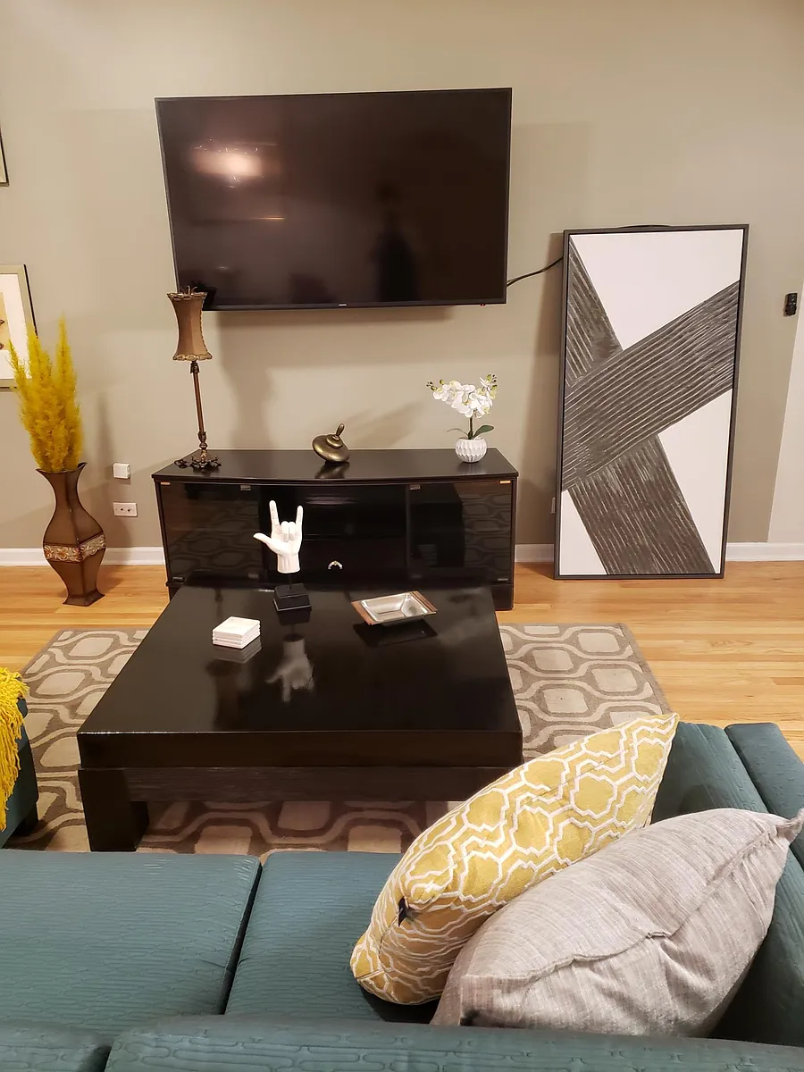 Living Room - 6558 S Greenwood Ave #2