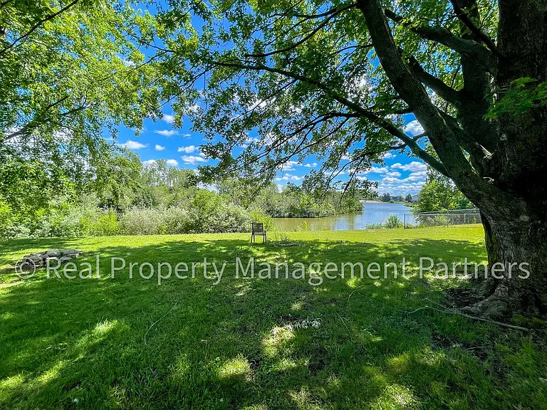 3920 Camelot Dr SE — Photo 23