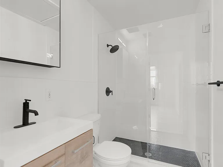 716 Madison St #301 — Photo 17