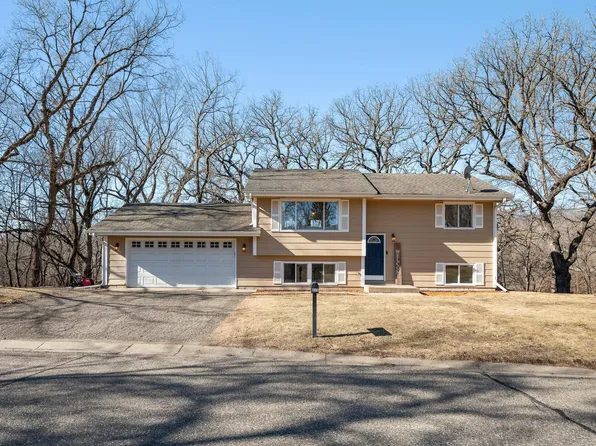 869 Howard Ln, Chaska, MN 55318