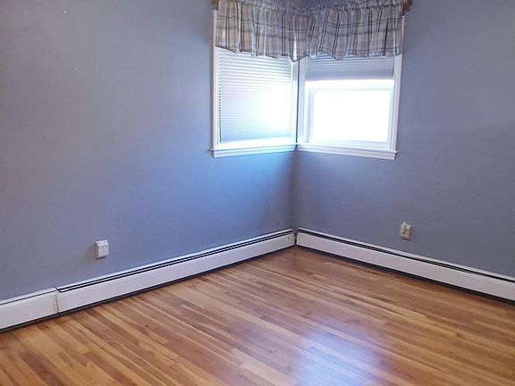 4th image of 432 Livermore Ave