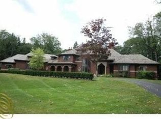31425 Nottingham Dr, Franklin, MI 48025