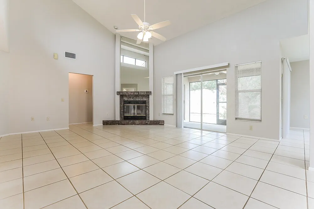 3 bed, 2.0 bath, 1593 sqft, $3,300 — Photo 3