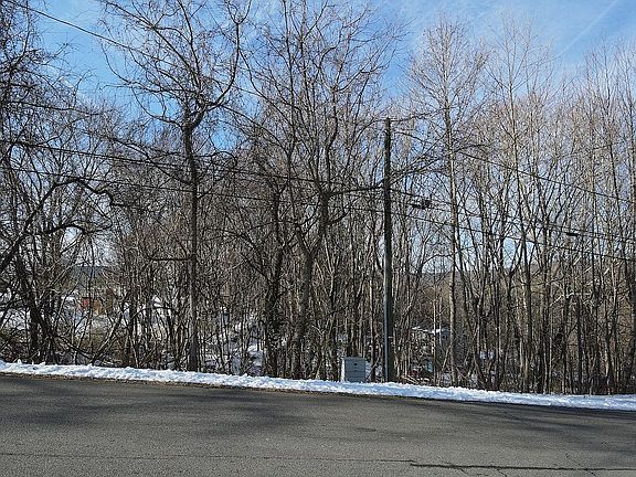 2nd image of 1 Green Meadow Ln