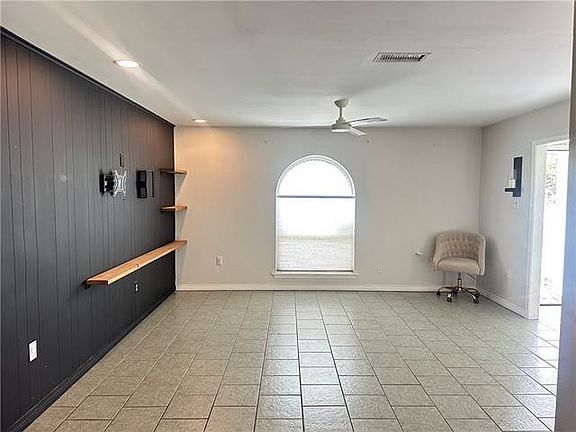 3rd image of 5112 Willowtree Dr