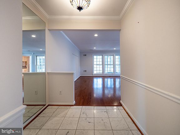 5th image of 5713 Brewer House Cir APT 201