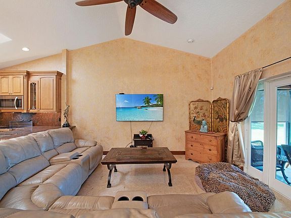 4th image of 4138 Grovepark Ln