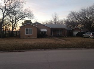 900 N Mill St, Bowie, TX 76230