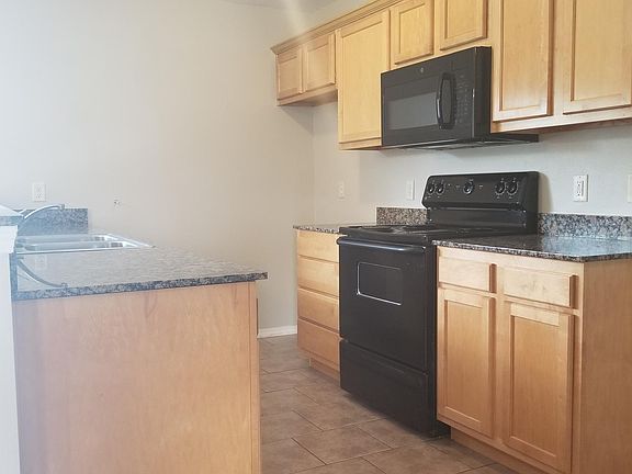 3rd image of 3304 SW Deerfield Blvd #1