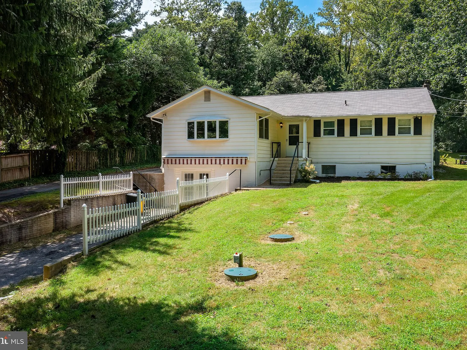 4 bed, 2996 sqft, $3,995 — Photo 2