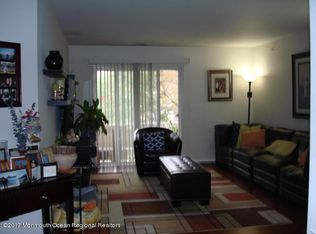 1215 Wedgewood Cir, Belford, NJ 07718
