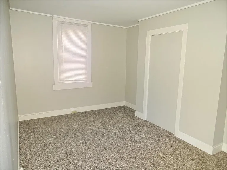 242 W Stiegel St — Photo 12