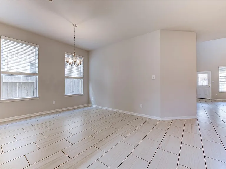 4542 Medrano Trl — Photo 6
