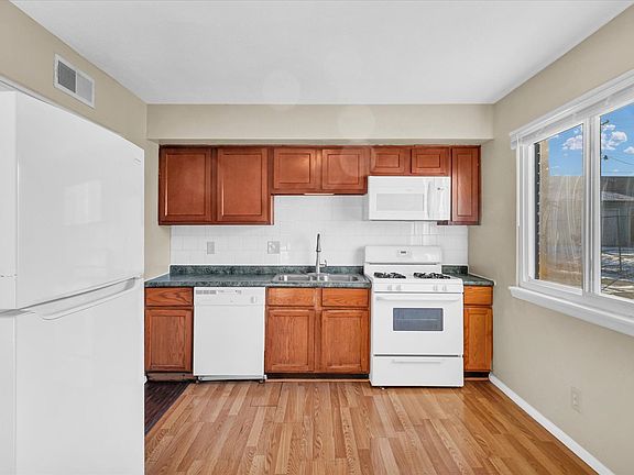 5th image of 327 Riley Dr APT 8