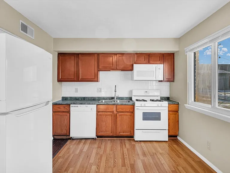 327 Riley Dr — Photo 5