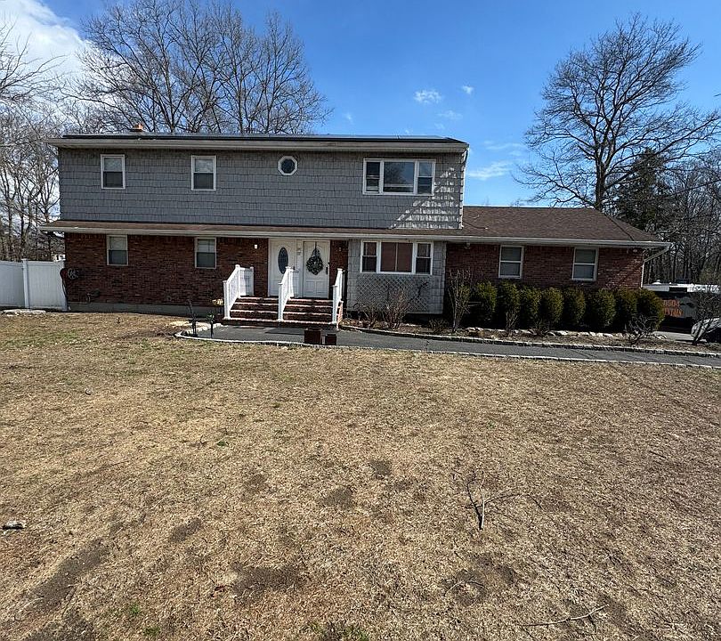 1st image of 135-137 Oakdale Bohemia Rd #135