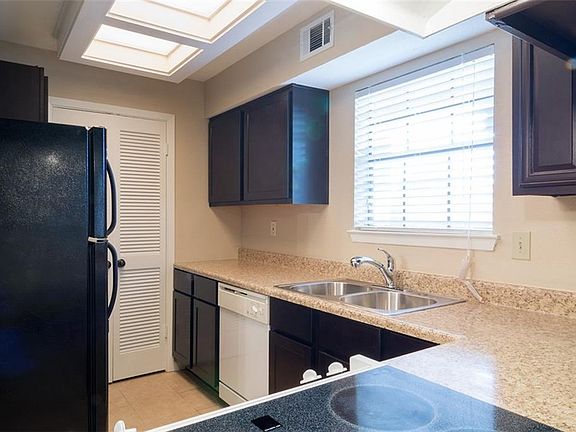 4th image of 3100 Devonshire Dr APT 102
