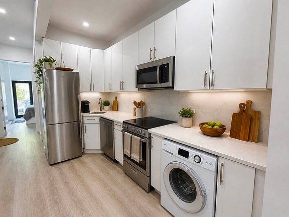 2nd image of 338 Manhattan Ave #1R