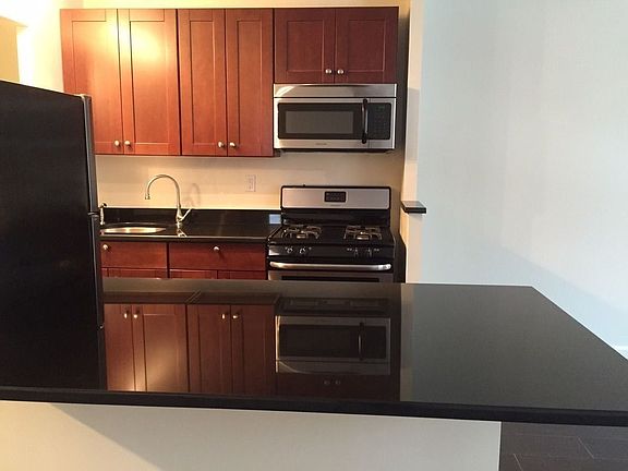 4th image of 829 Greenwood Ave APT 4P