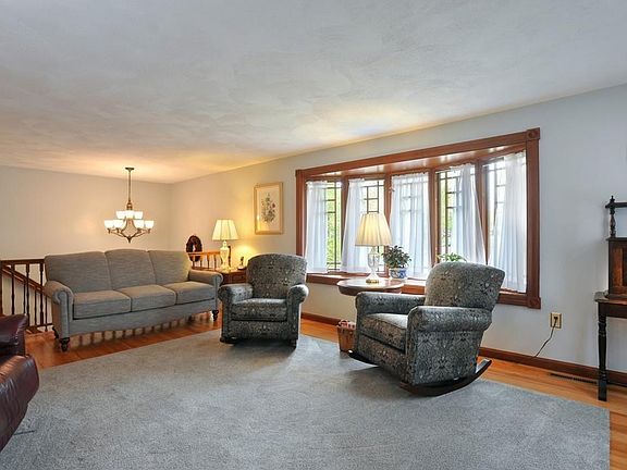 5th image of 81 Waterford Dr