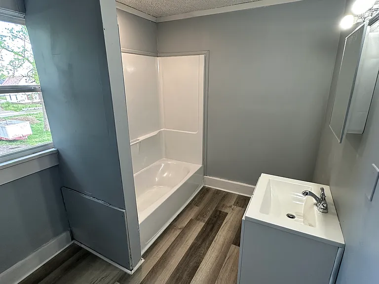 915 Troy Pl NW — Photo 9