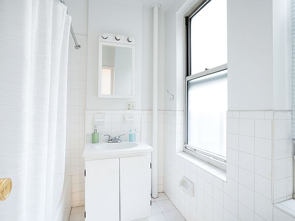 4th image of 522 E 11th St #8D